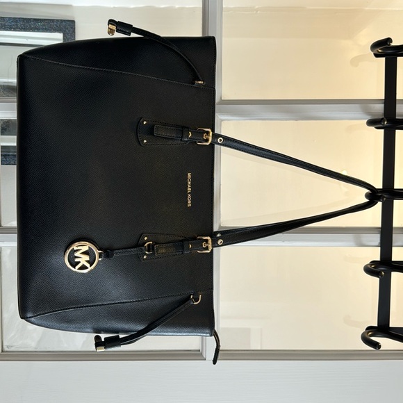 Michael Kors shoulder handbag in excellent condition- 110$ - Picture 1 of 3